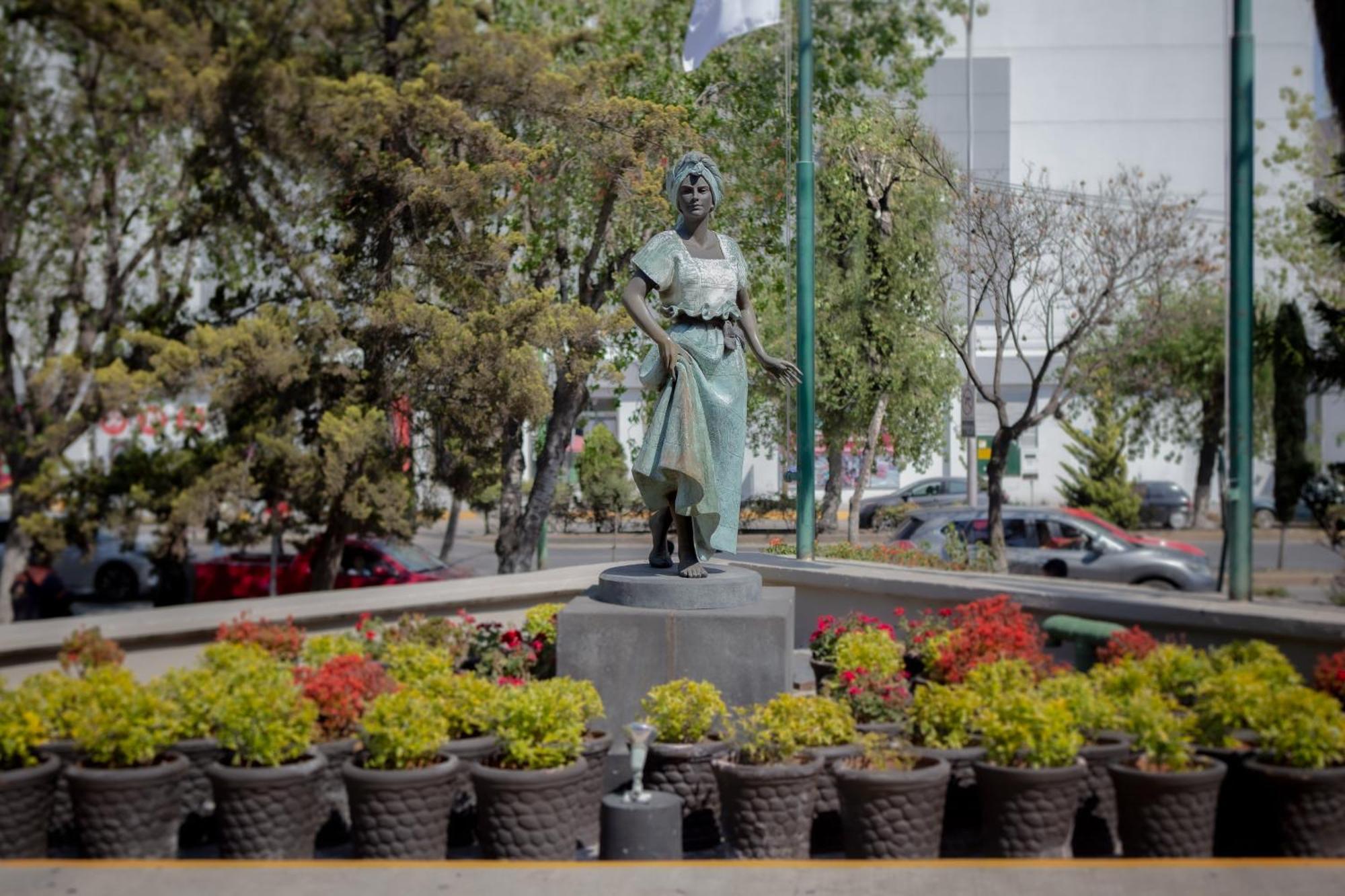 La Joya Pachuca Hotell Eksteriør bilde Statue of the Virgin Mary